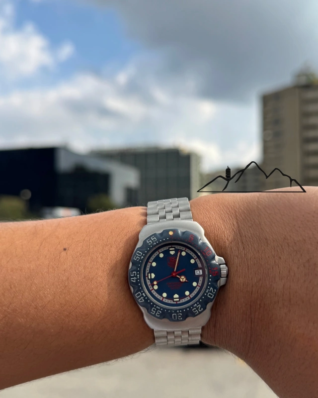 TAG Heuer Formula 1 azul marino, agujas rojas