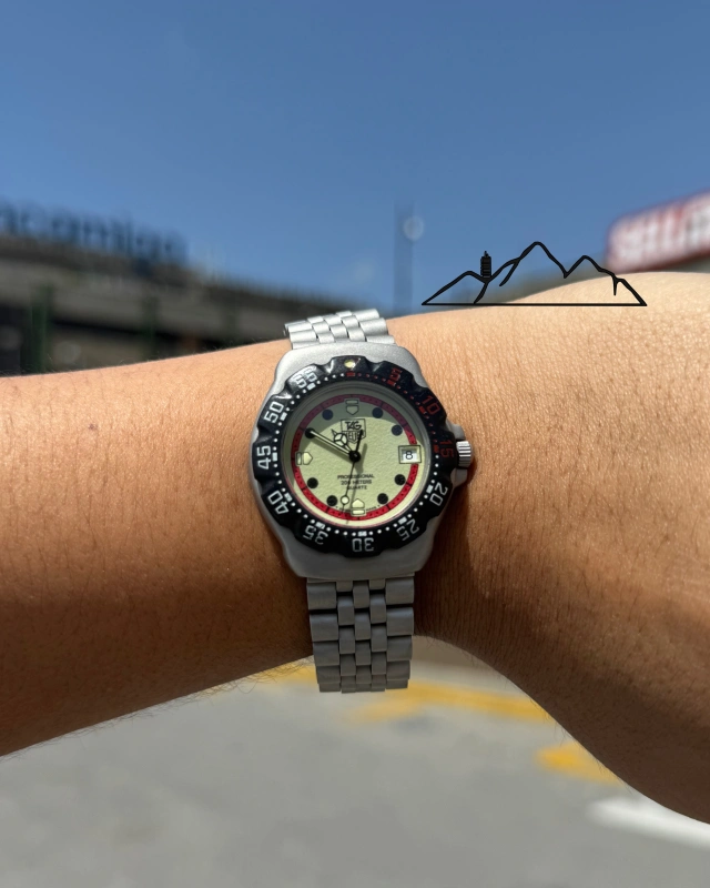 TAG Heuer Formula 1 Night Diver esfera lume