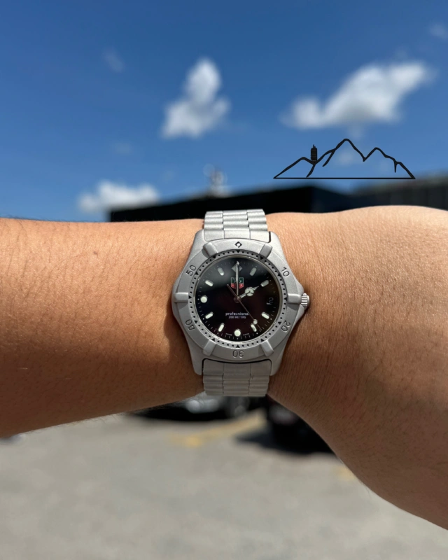 TAG Heuer 2000 Professional 200 m esfera negra, índices bastón